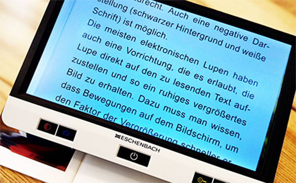 Kollage: Vergrößernde Sehhilfen