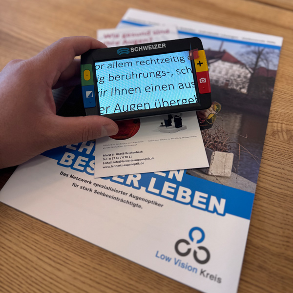 Foto: Mensch vor Monitore